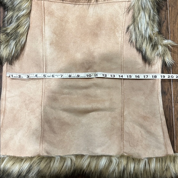 Faux Fur Trimmed Tan Vest - Picture 15 of 16